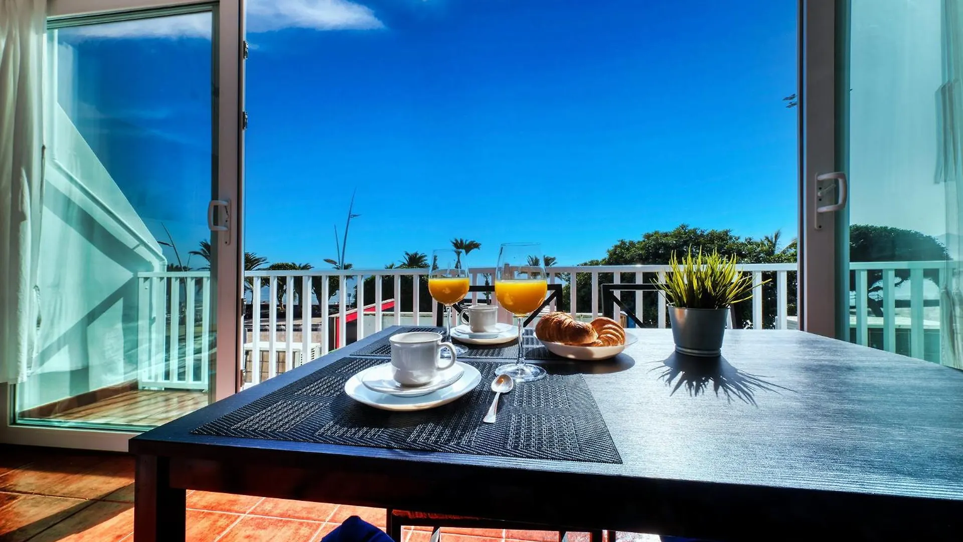 Casa Rame Beachfront, Amazing Seaview, Air-Con Puerto del Carmen  0*, Puerto del Carmen (Lanzarote) Spain