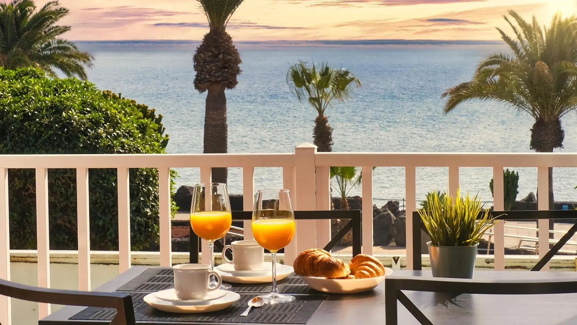 Casa Rame Beachfront, Amazing Seaview, Air-Con Puerto del Carmen